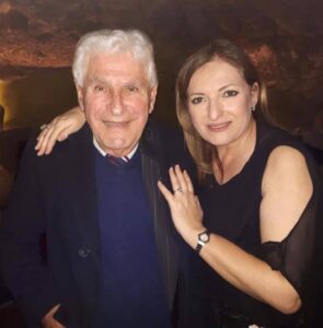 Fleur flimkien ma' missierha