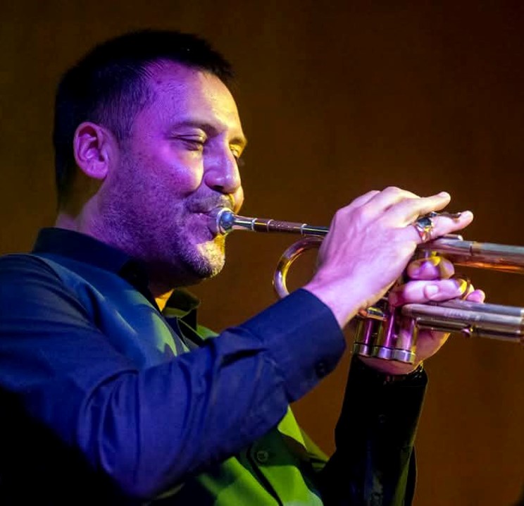 Adrian irrussu brincat idoqq