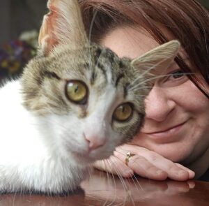 Miriam b'imħabba lejn il-qtates