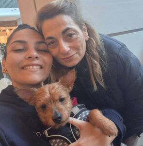 Omm Cherylis f'għeluq sninha