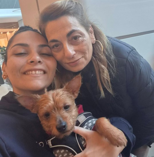 Omm Cherylis f'għeluq sninha