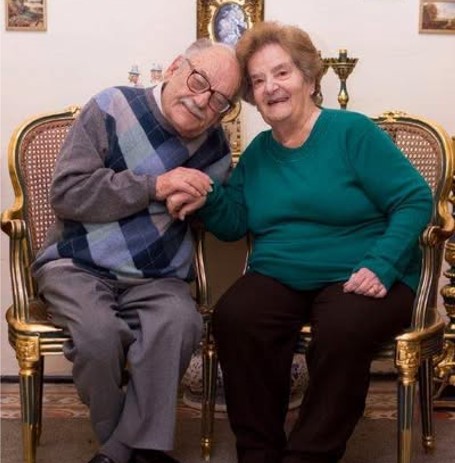 Maryanne dwar il-ġenituri Thake