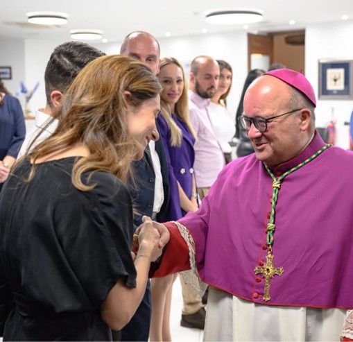 Arċisqof Charles J